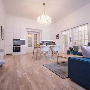 Apartment Class In Old Town 2 Bedrooms, Prague